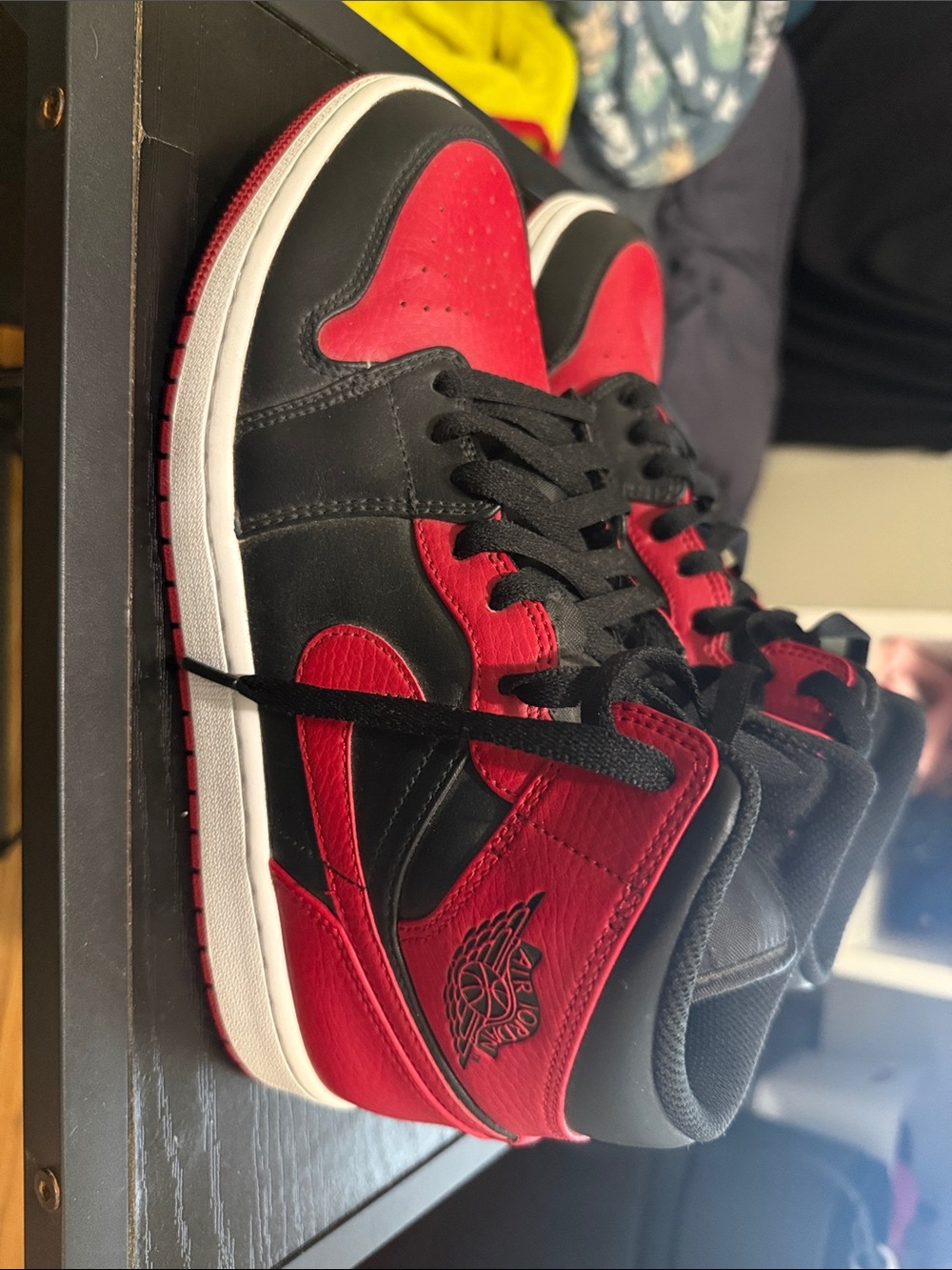 Jordan Men's Air Jordan 1 Mid Black Red